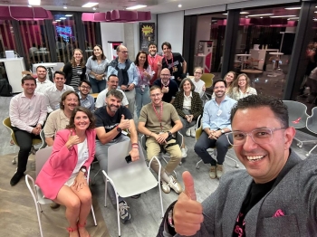 Osmar Polo recibe a los Young Professionals en forma de pep-talk en la sede de T-Systems de Barcelona 