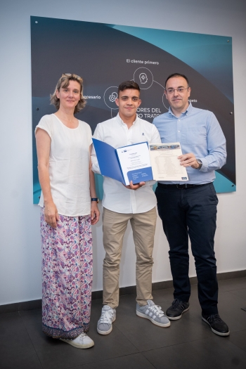 La Academia de Aprendices de MAN Truck & Bus Iberia entrega los diplomas a una nueva promoción de especialistas en vehículo industrial con la certificación de la Cámara Alemana