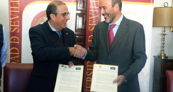 Miguel Ángel Castro, rector magnífico de la Universidad de Sevilla, y Miguel Ángel Morell, Chief Technology Officer de Indra