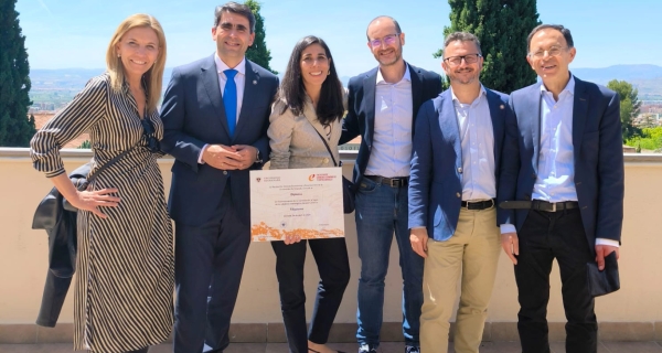 La Universidad de Granada premia a T-Systems por su compromiso con la formación