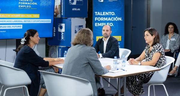 La Cámara Alemana aborda los retos y oportunidades del mercado laboral en la tercera roundtable de su eje temático anual