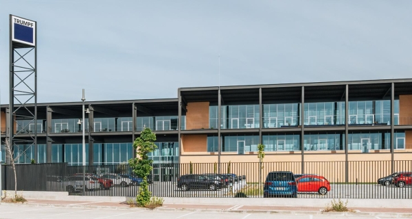 TRUMPF inaugura nueva sede en España equipada con tecnología de vanguardia y un diseño sostenible 