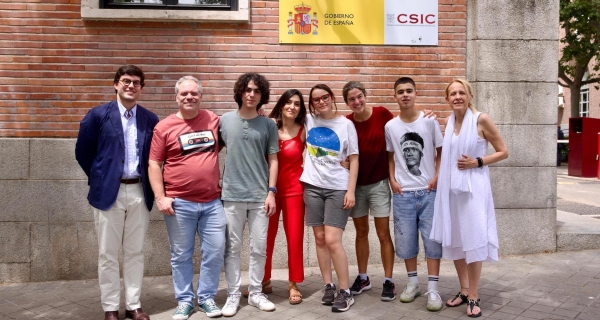 Los tres ganadores de ‘Cuestión de Ciencia 6.0’ de Bayer culminan su experiencia con un viaje instituciona a Madrid