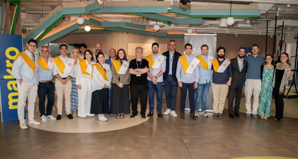 Ferran Adrià apadrina la primera promoción del Máster en Restauración Gastronómica de MACC en Planta Thinko de Makro