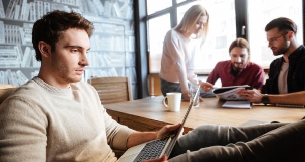 El empleo joven a examen: ¿cuáles son las competencias y áreas profesionales que abren puertas en 2025?
