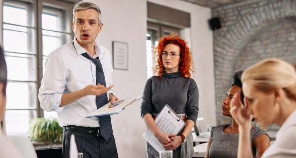 Teletrabajo: el modelo híbrido cobra fuerza, pero aumenta la ‘tensión’ entre trabajadores y empresas