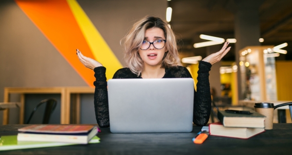 El 35% de los jóvenes en España se arrepiente de elegir el sector en el que trabaja