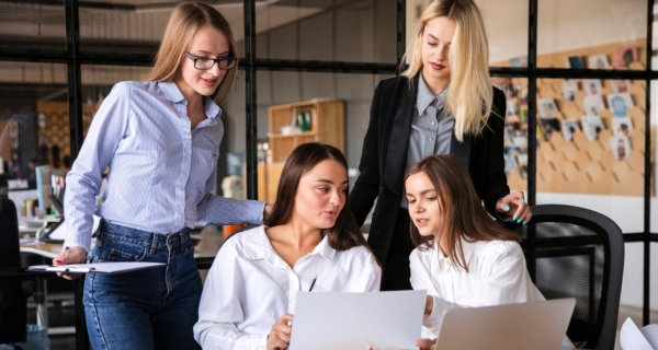 La brecha de ingresos de género en España se reduce a la mitad en dos generaciones 