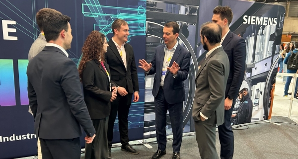 Siemens reta a los estudiantes de las SpainSkills a programar y poner en marcha un gemelo digital