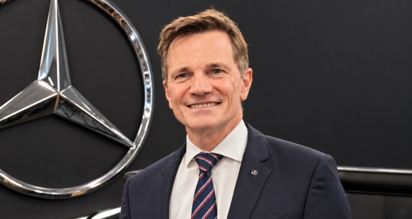 Relevo en Mercedes-Benz Group Services Madrid: Juan Guerrero se retira después de 40 años en el grupo Mercedes-Benz y Martin Brengartner le sucede