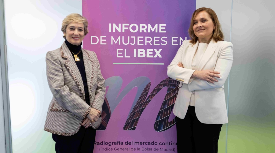 Nuria Chinchilla, titular de la Cátedra Carmina Roca y Rafael Pich-Aguilera de Mujer y Liderazgo en IESE, y Asunción Soriano, CEO de ATREVIA España.