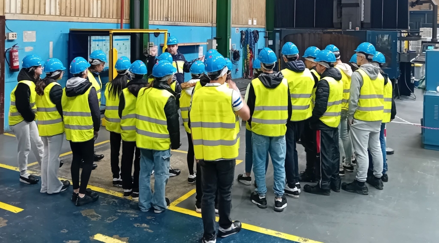 Estudiantes de Bachillerato visitan las instalaciones de thyssenkrupp en el marco de Moving Industries for Generations