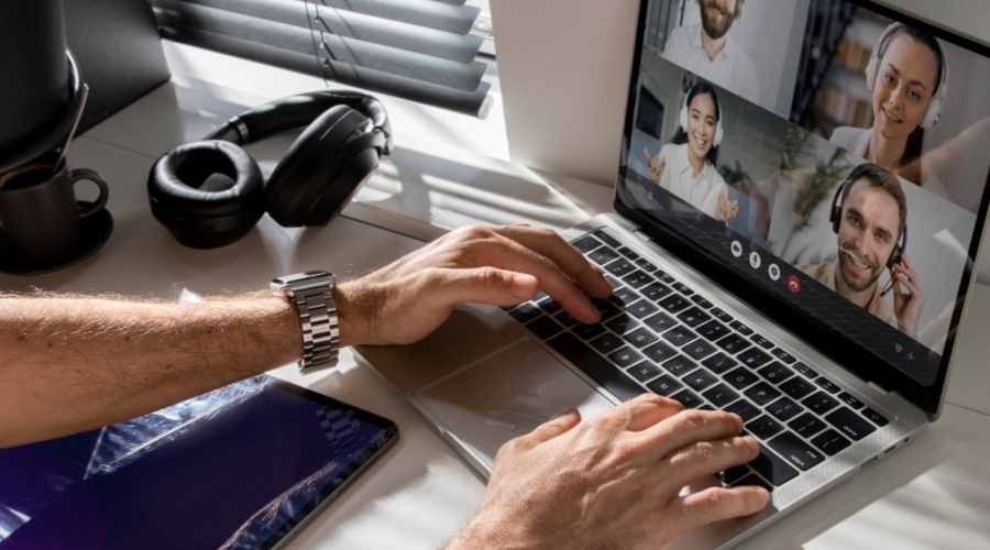 El 75% de las empresas que ofrecen trabajo híbrido prevé crecer en 2025