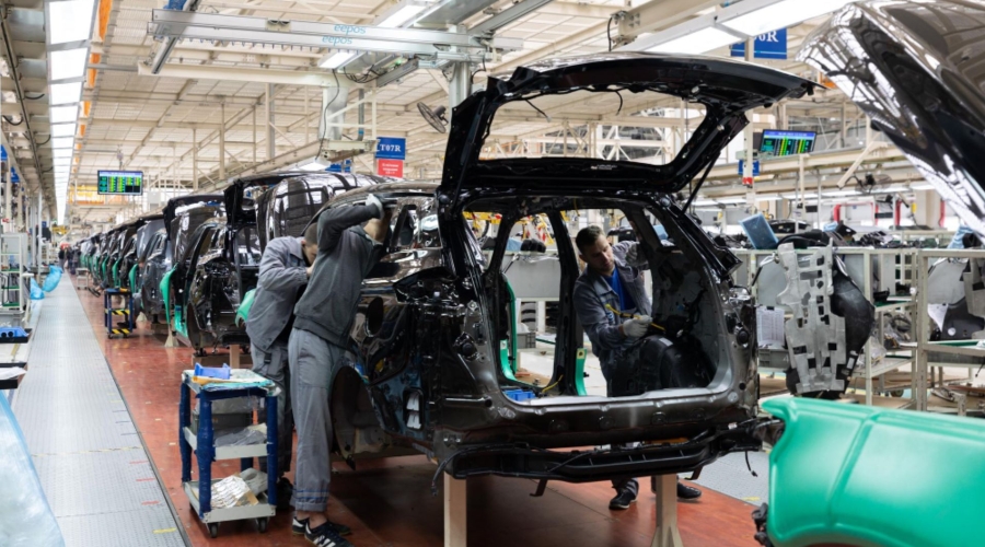 Casi la mitad de los trabajadores en el sector Automoción tienen más de 45 años