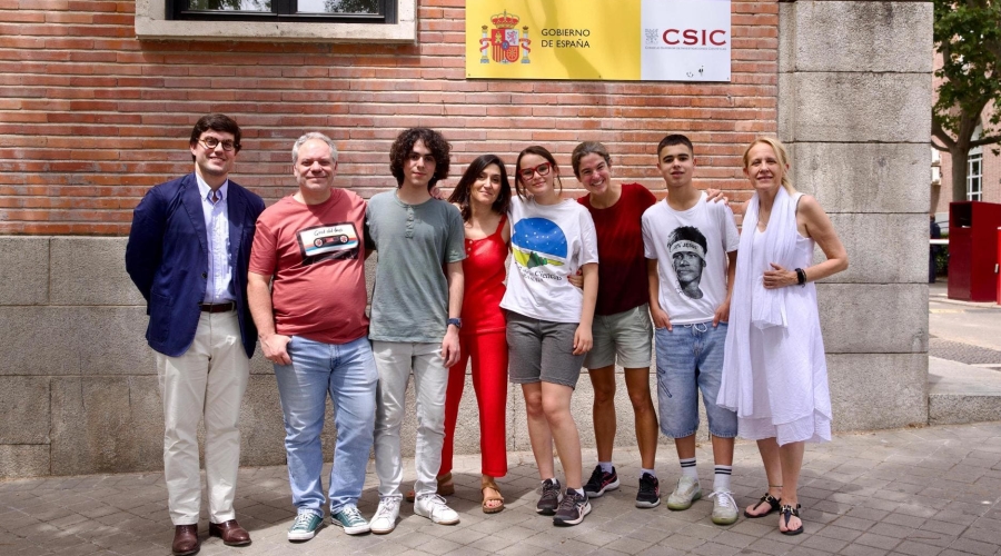 Los tres ganadores de ‘Cuestión de Ciencia 6.0’ de Bayer culminan su experiencia con un viaje instituciona a Madrid