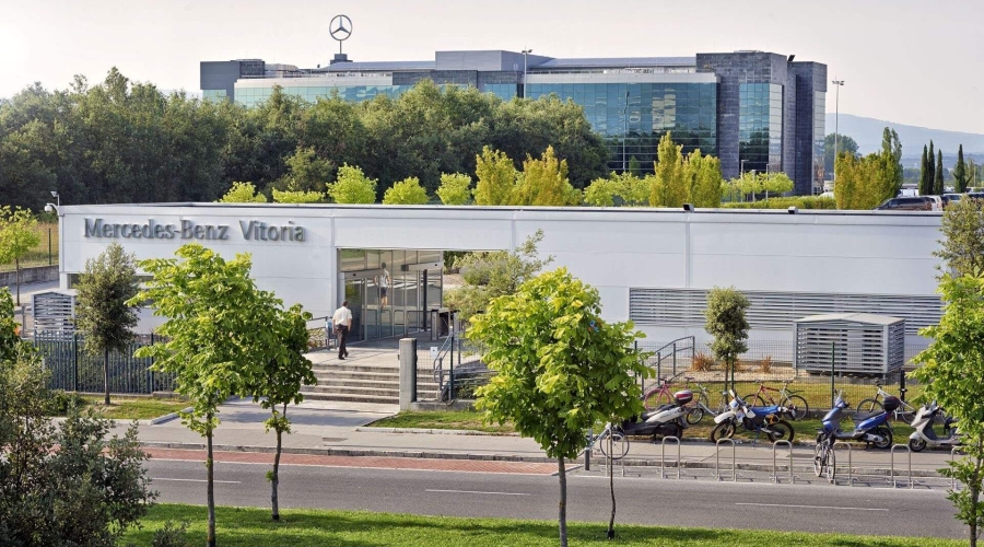 Adecco busca má de 100 personas para trabajar en la fábrica de Mercedes-Benz Vitoria
