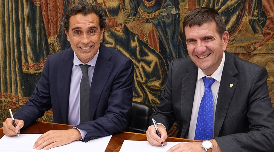 La dirección de esta nueva Cátedra de Derecho de la Contratación Pública estará a cargo de los abogados de Cuatrecasas Luis Pérez de Ayala, Jorge Robles y Javier Díaz, quienes aportan una sólida trayectoria profesional y académica en este ámbito.