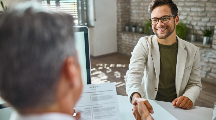 Las empresas cierran el año con optimismo, con unas previsiones de generación de empleo del 17%