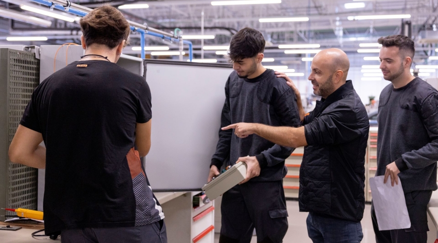 SEAT S.A. refuerza su apuesta por el talento joven con la apertura de la nueva sede de la Escuela de Aprendices en Martorell