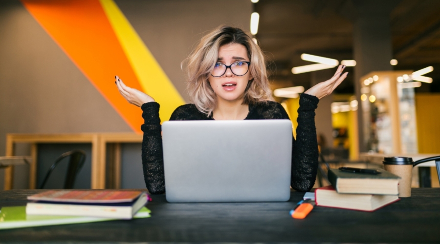 El 35% de los jóvenes en España se arrepiente de elegir el sector en el que trabaja