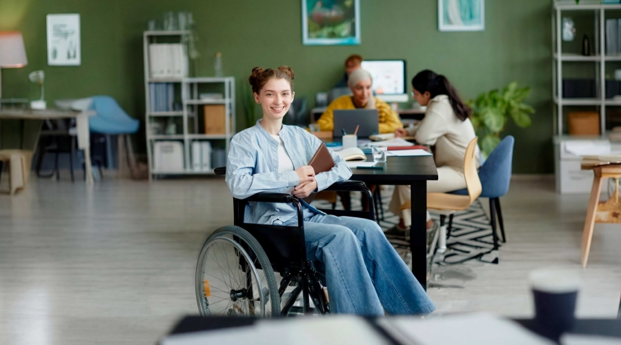 Indra Group y Fundación Universia lanzan la primera convocatoria de becas STEM para impulsar la empleabilidad en el sector tecnológico de universitarios con discapacidad