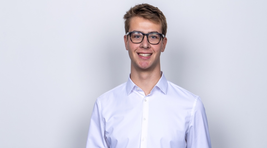 "Me decidí por la formación profesional dual alemana para poder combinar el aprendizaje teórico con la práctica"