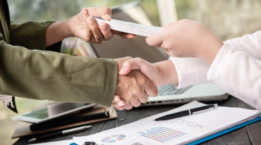 El 61,1% de los españoles prioriza el salario al elegir empresa