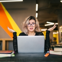 El 35% de los jóvenes en España se arrepiente de elegir el sector en el que trabaja