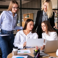 La brecha de ingresos de género en España se reduce a la mitad en dos generaciones 